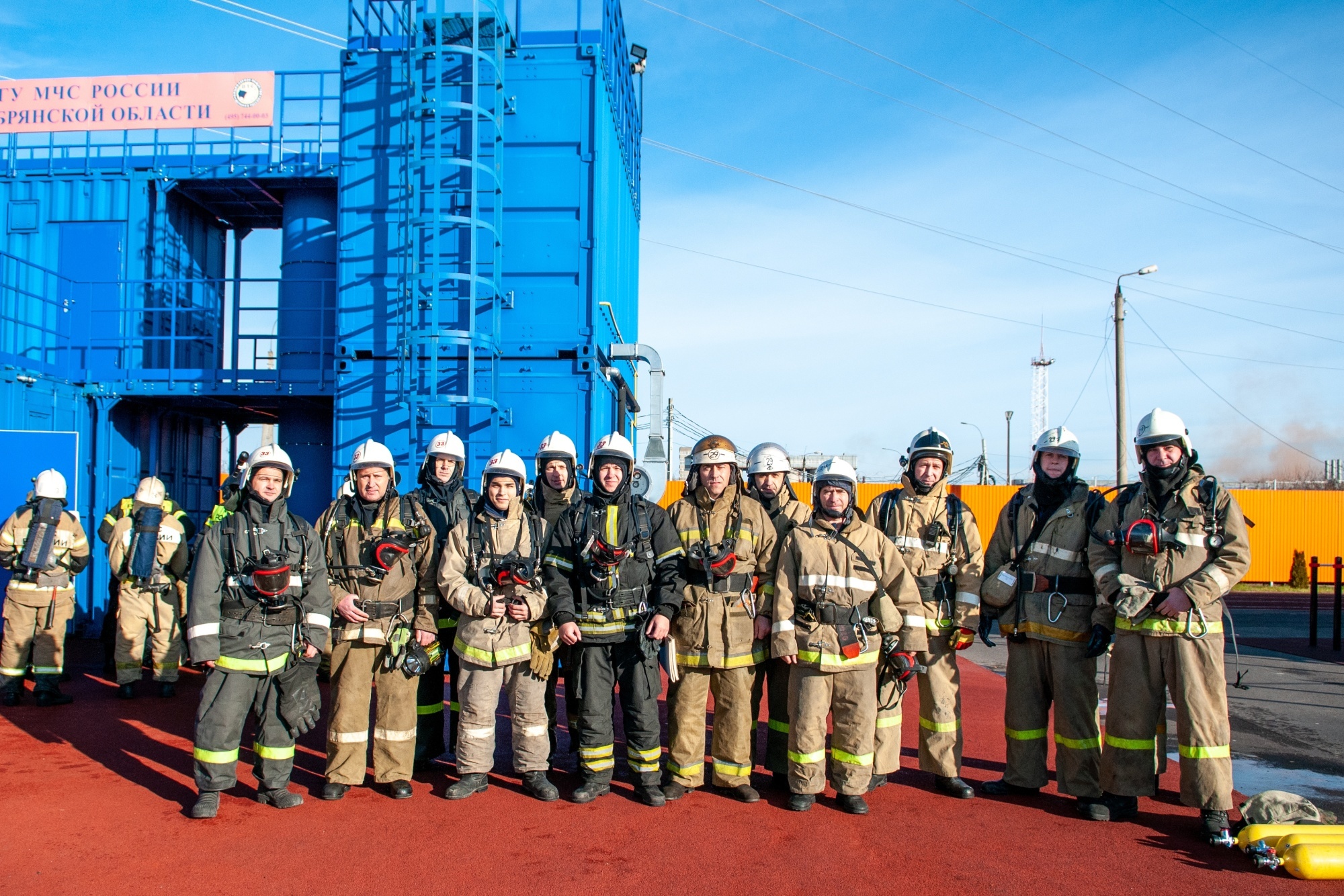 В Брянске состоялись занятия для газодымозащитников: они прошли в условиях,  максимально приближенных к реальным - Новости - Главное управление МЧС  России по Брянской области