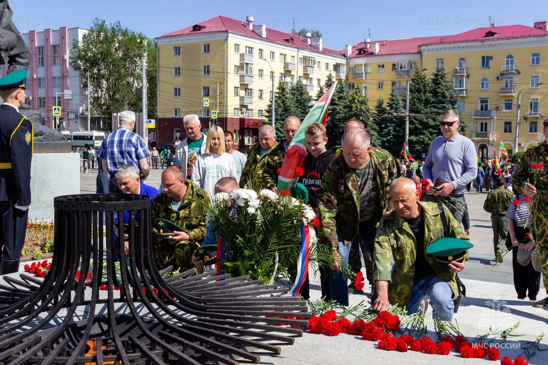 В Брянске почтили память героев-пограничников - Новости - Главное  управление МЧС России по Брянской области