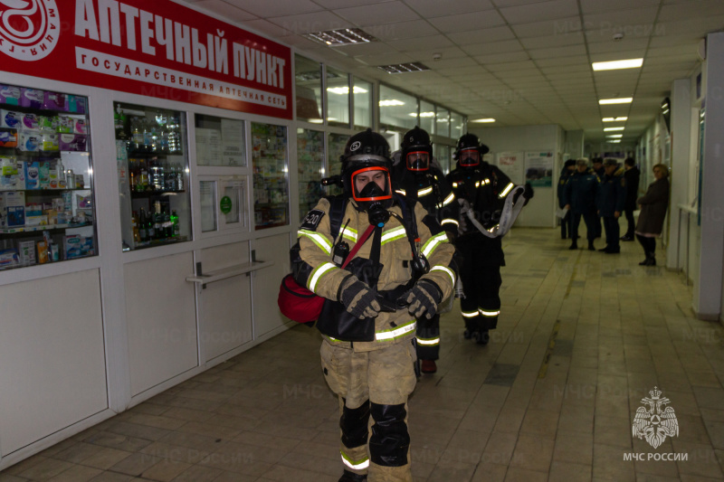 На пожарно-тактическом учении спасли трёх пациентов и  врача