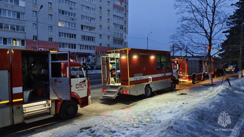 На пожарно-тактическом учении спасли трёх пациентов и  врача