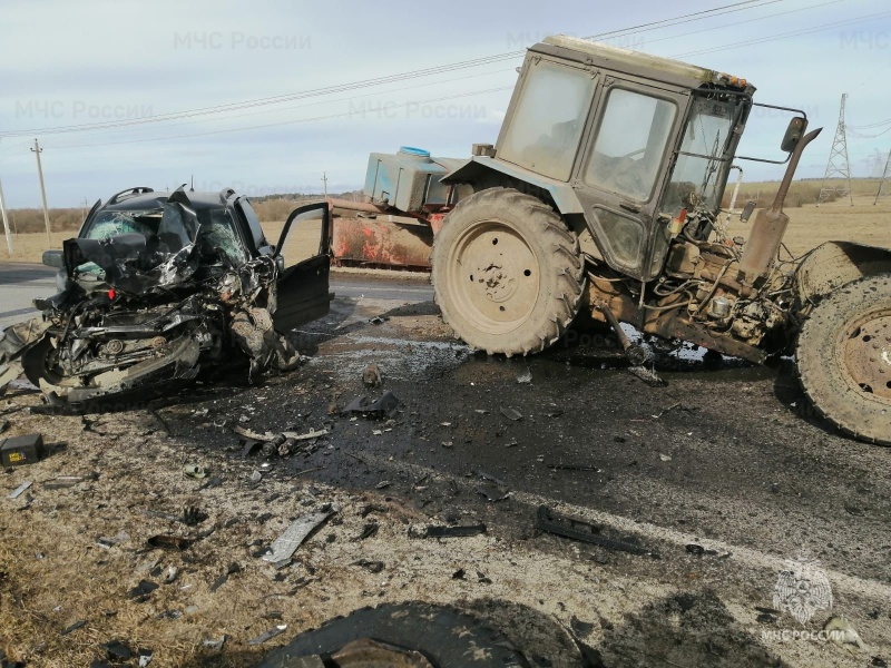 Пожарно - спасательные подразделения приняли участие в ликвидации последствий ДТП в Жирятинском районе