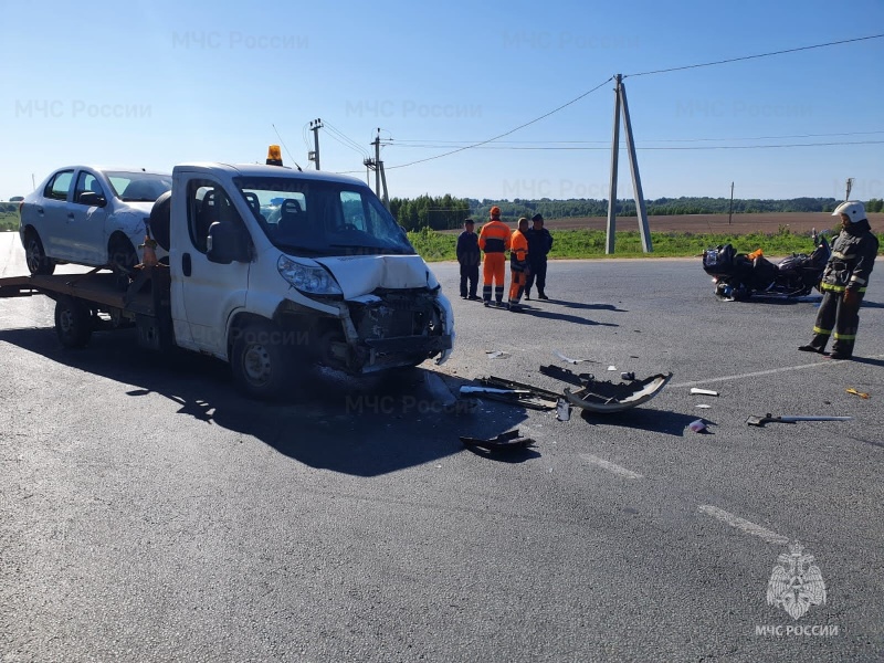 Пожарно - спасательные подразделения приняли участие в ликвидации последствий ДТП в Унечском районе