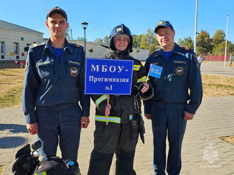 Сотрудники спасательного ведомства рассказали юным брянцам об особенностях своей профессии