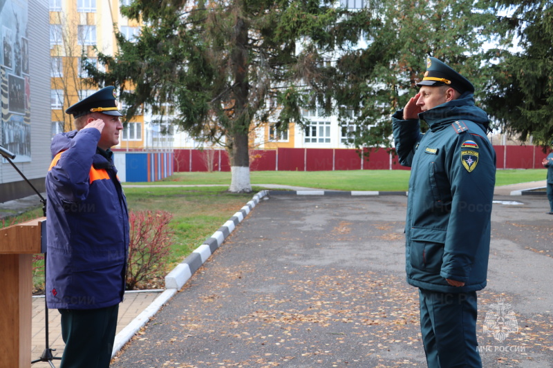 В Главном управлении МЧС России по Брянской области состоялось торжественное построение посвящённое Дню народного единства