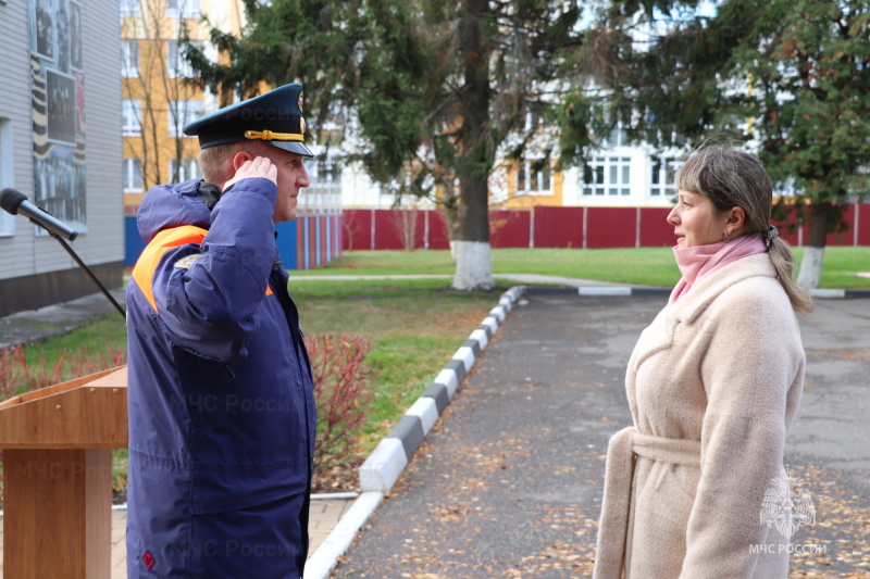 В Главном управлении МЧС России по Брянской области состоялось торжественное построение посвящённое Дню народного единства