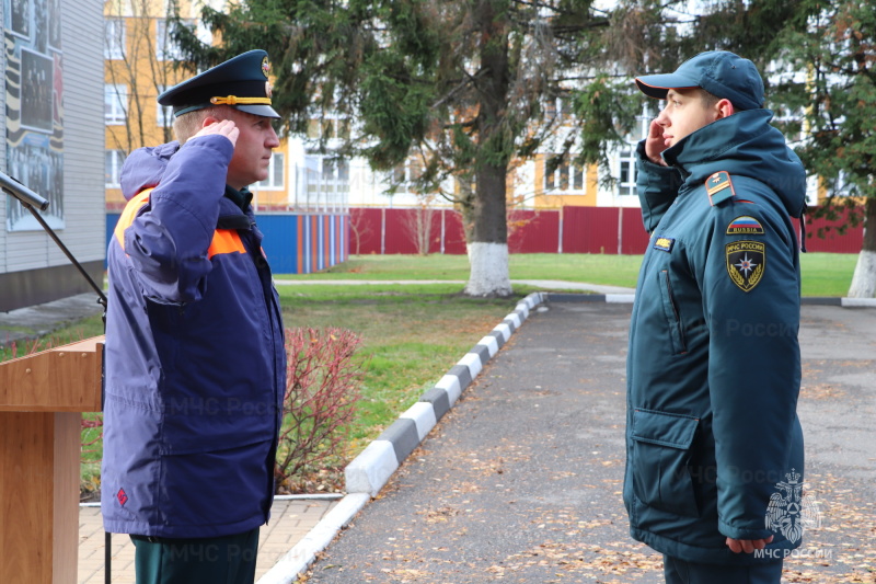 В Главном управлении МЧС России по Брянской области состоялось торжественное построение посвящённое Дню народного единства