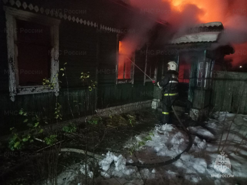 Пожарно - спасательные подразделения государственной противопожарной службы ликвидировали пожар в Дубровском районе