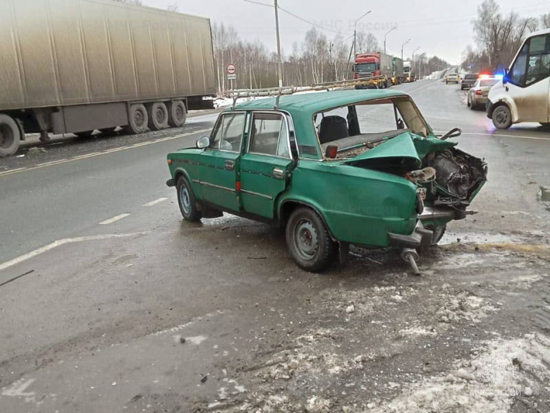 Пожарно – спасательное подразделение государственной противопожарной службы приняло участие в ликвидации последствий ДТП в Дубровском районе